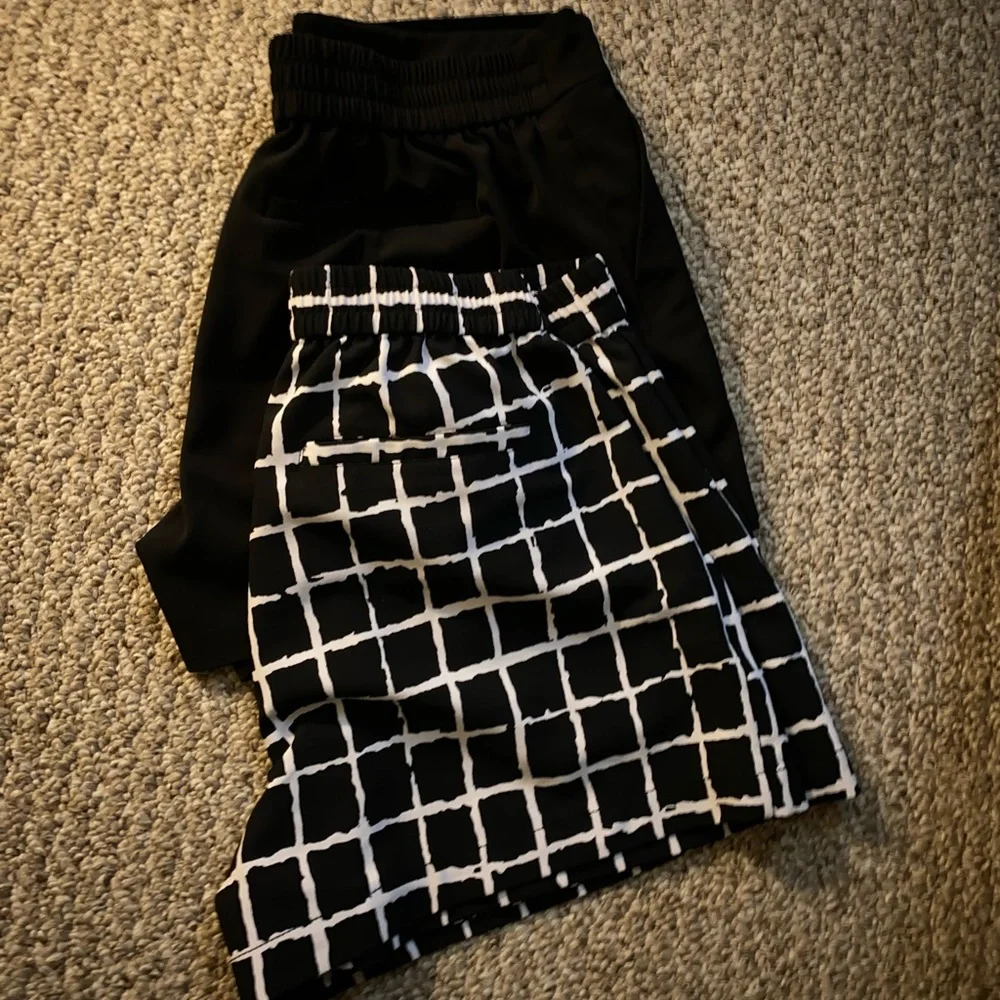 2 pairs of pull-on New York and Co shorts! - Picture 3 of 6